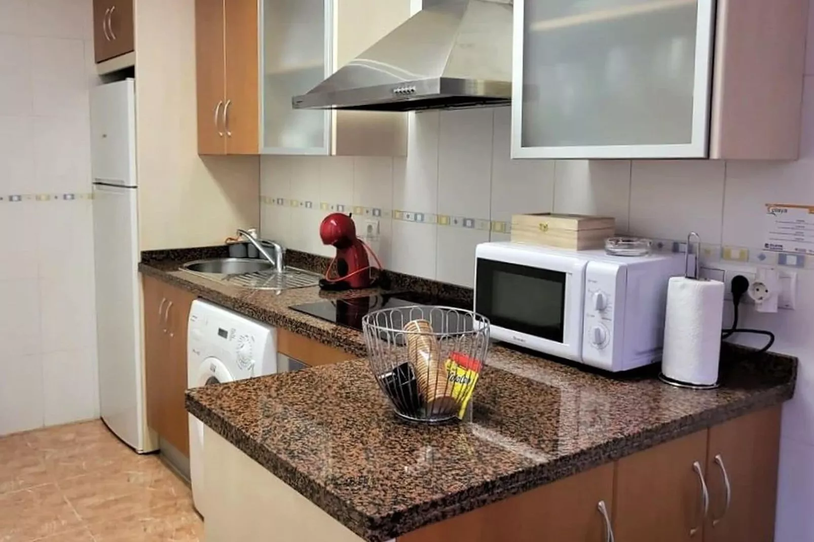 Bajo con terraza y acceso directo a piscina comunitaria-Kitchen