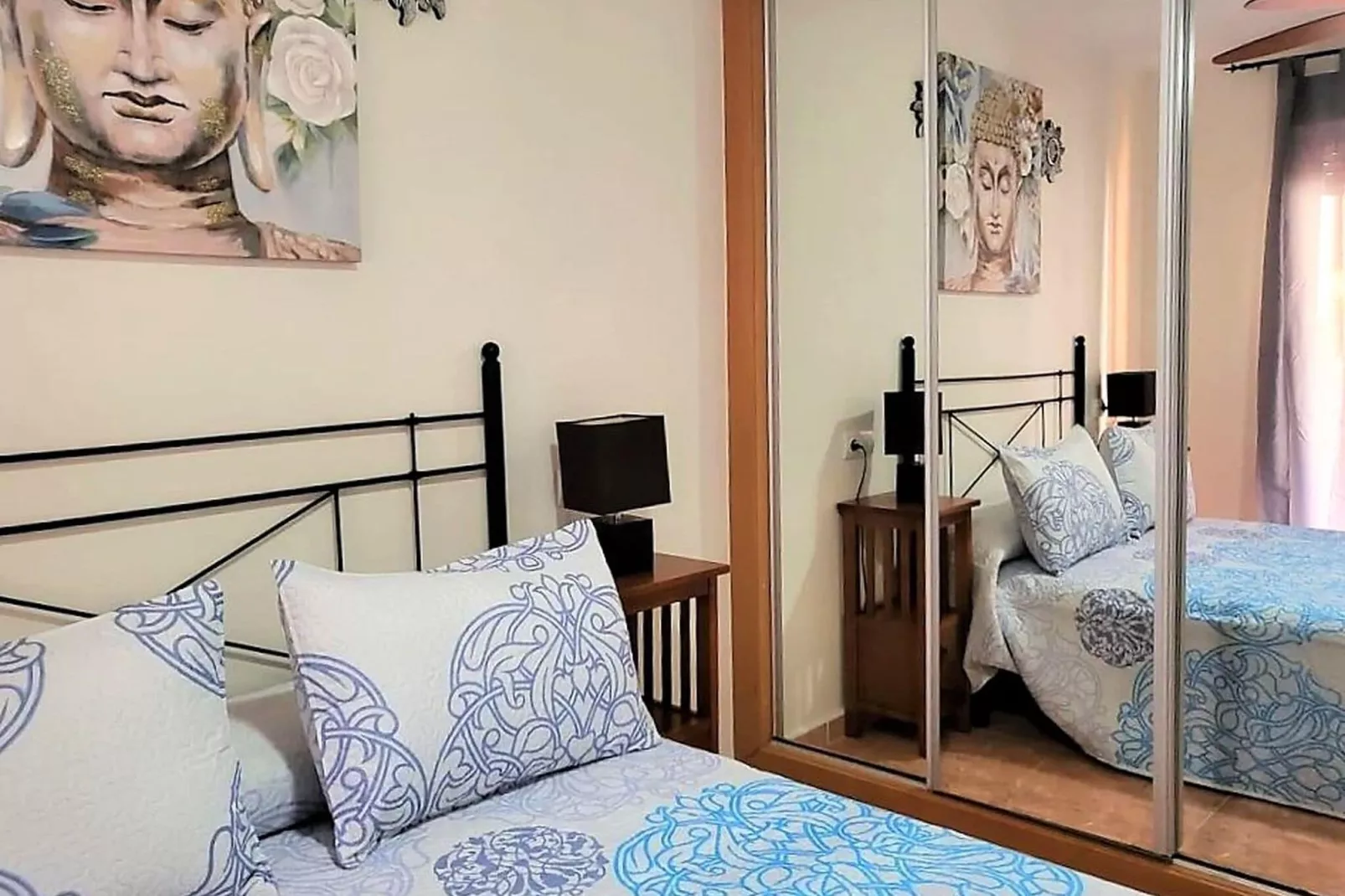 Bajo con terraza y acceso directo a piscina comunitaria-Bedroom