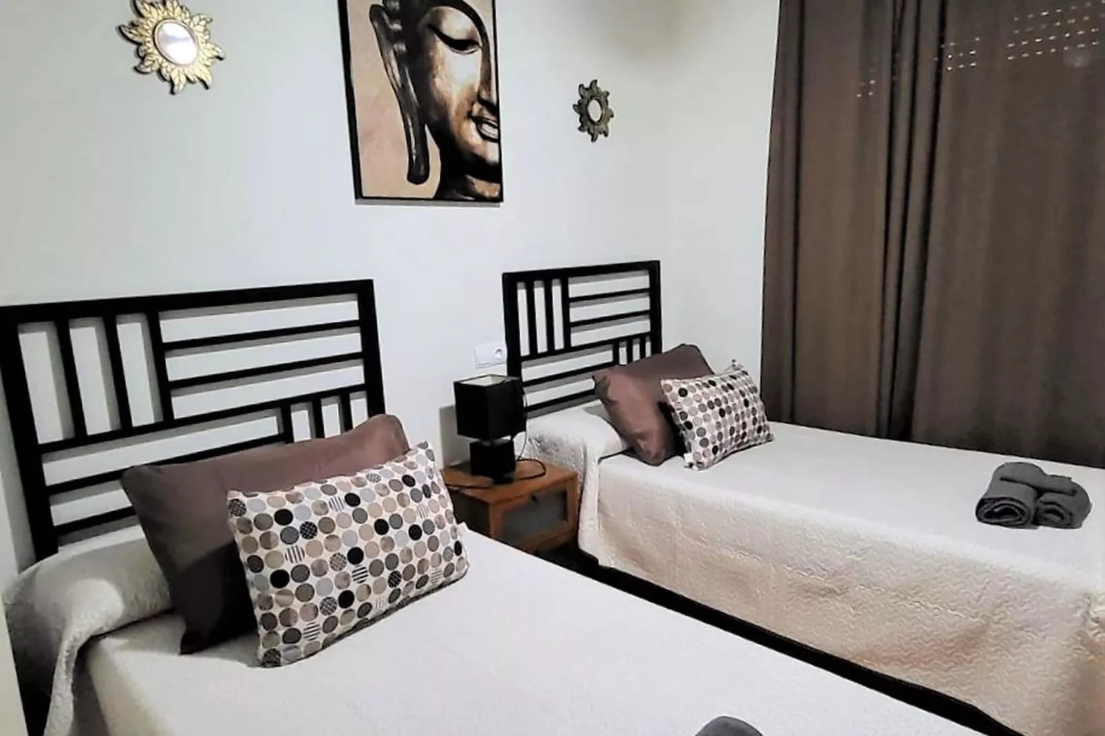 Bajo con terraza y acceso directo a piscina comunitaria-Bedroom