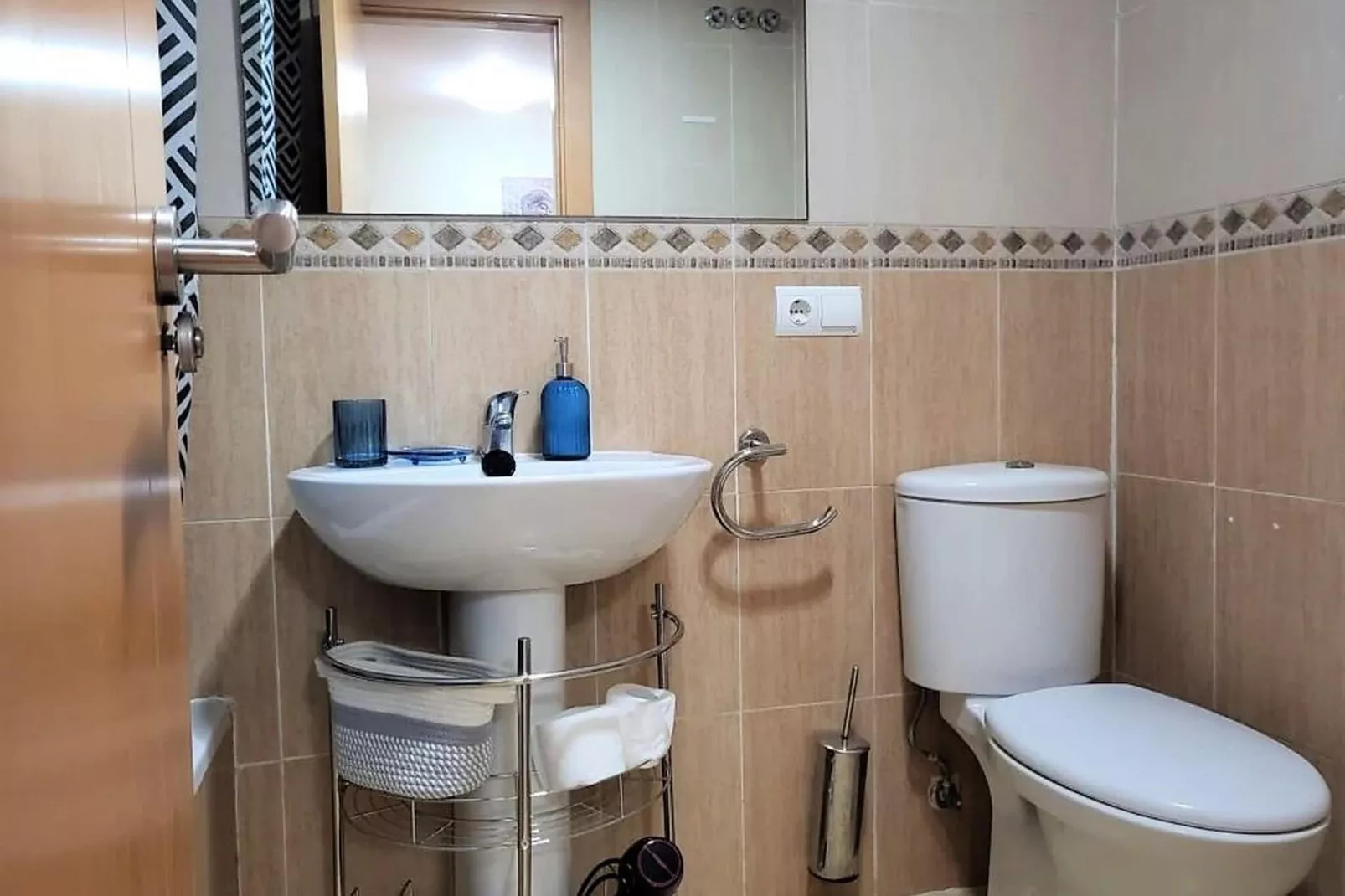 Bajo con terraza y acceso directo a piscina comunitaria-Bathroom