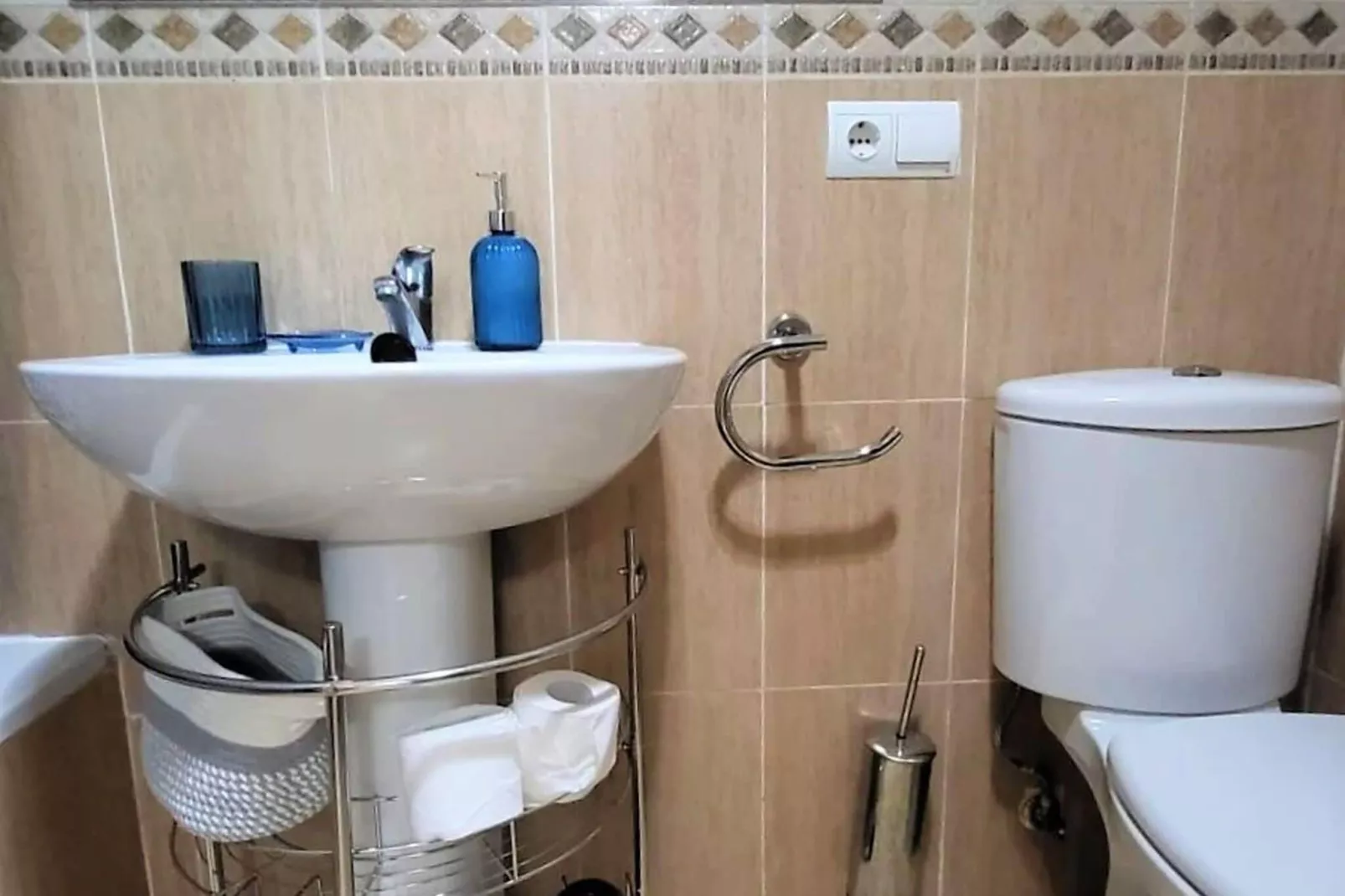 Bajo con terraza y acceso directo a piscina comunitaria-Bathroom