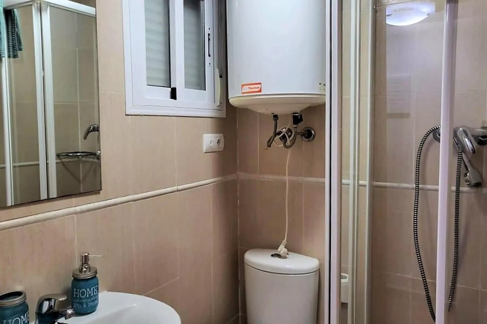 Bajo con terraza y acceso directo a piscina comunitaria-Bathroom