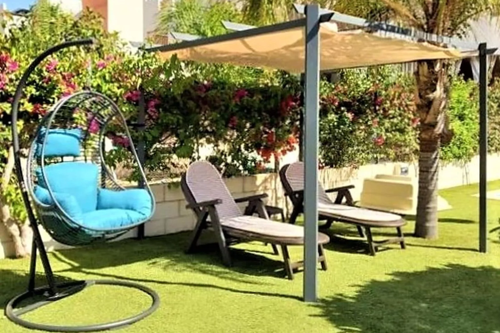Bajo con terraza jardín y piscina privada-Gardens summer