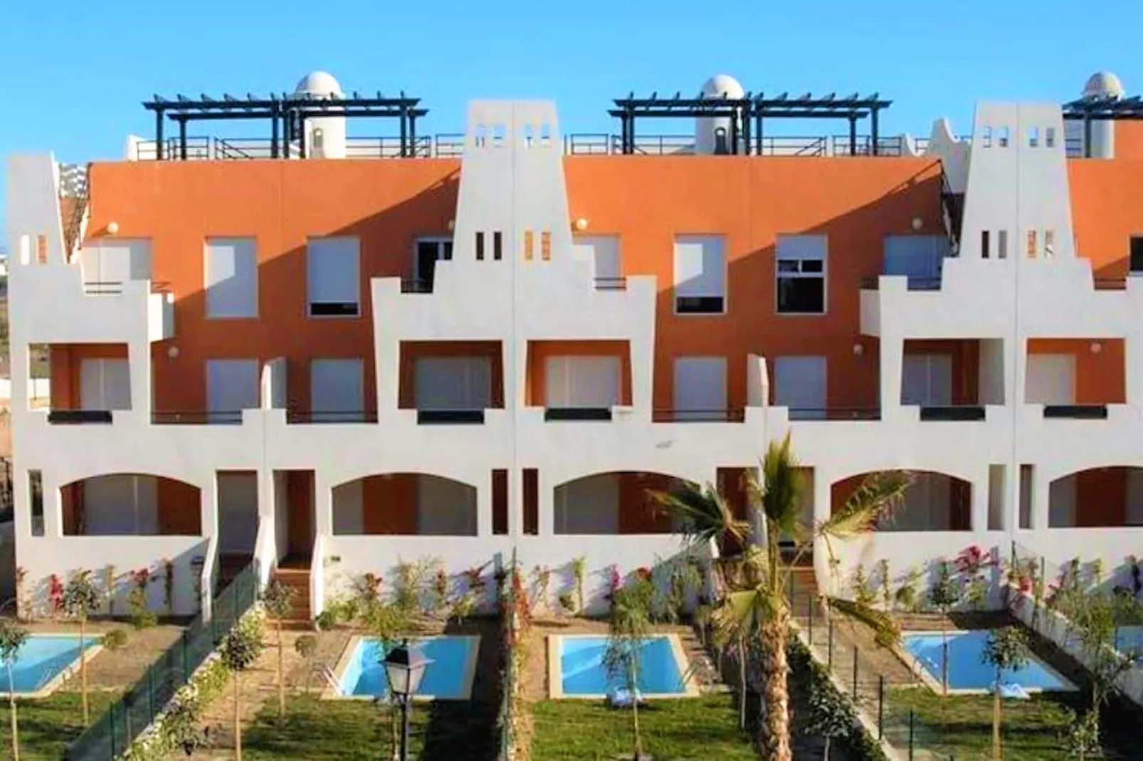 Bajo con terraza jardín y piscina privada-Exterior summer