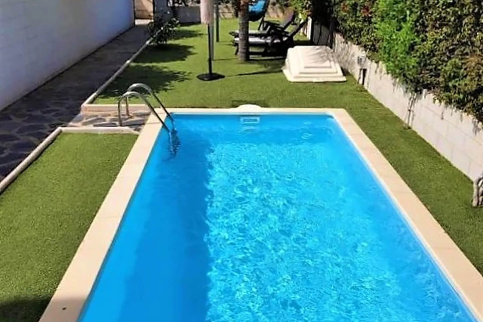 Bajo con terraza jardín y piscina privada-Pool