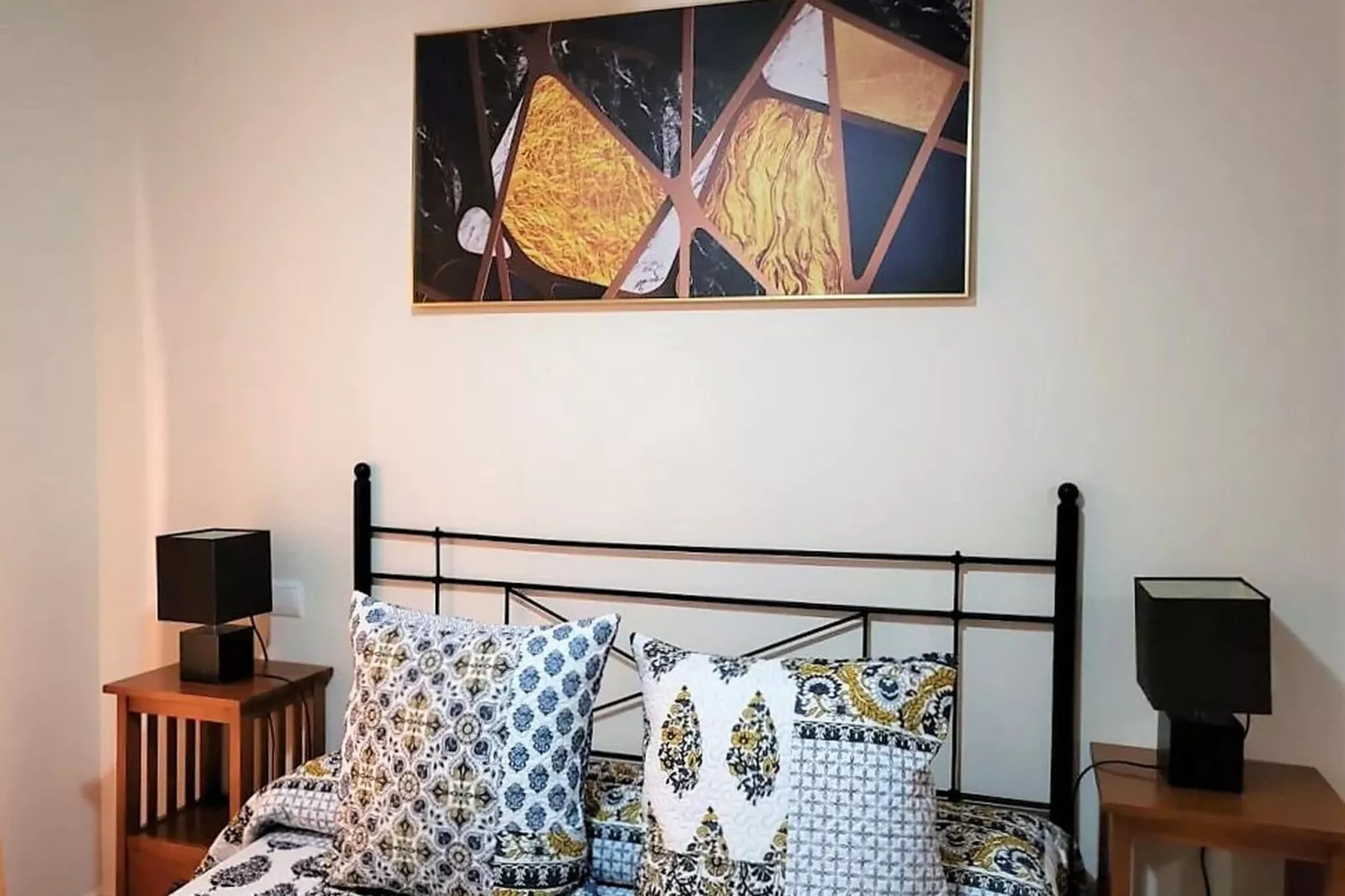 Bajo con terraza jardín y piscina privada-Bedroom