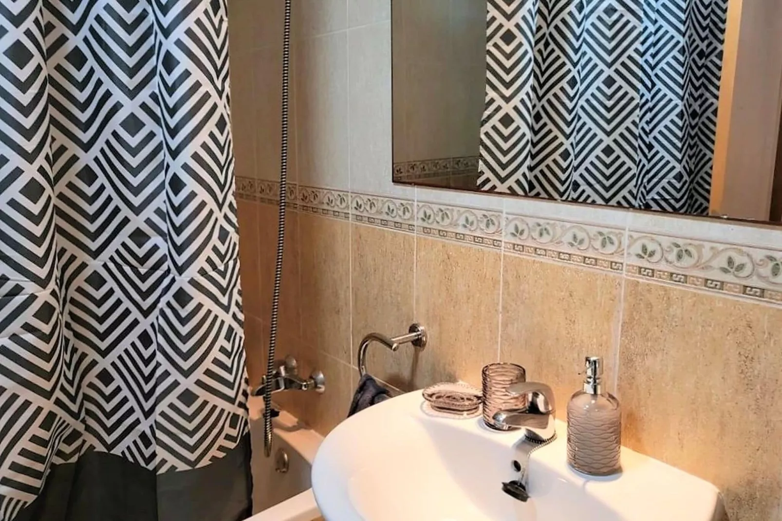 Bajo con terraza jardín y piscina privada-Bathroom