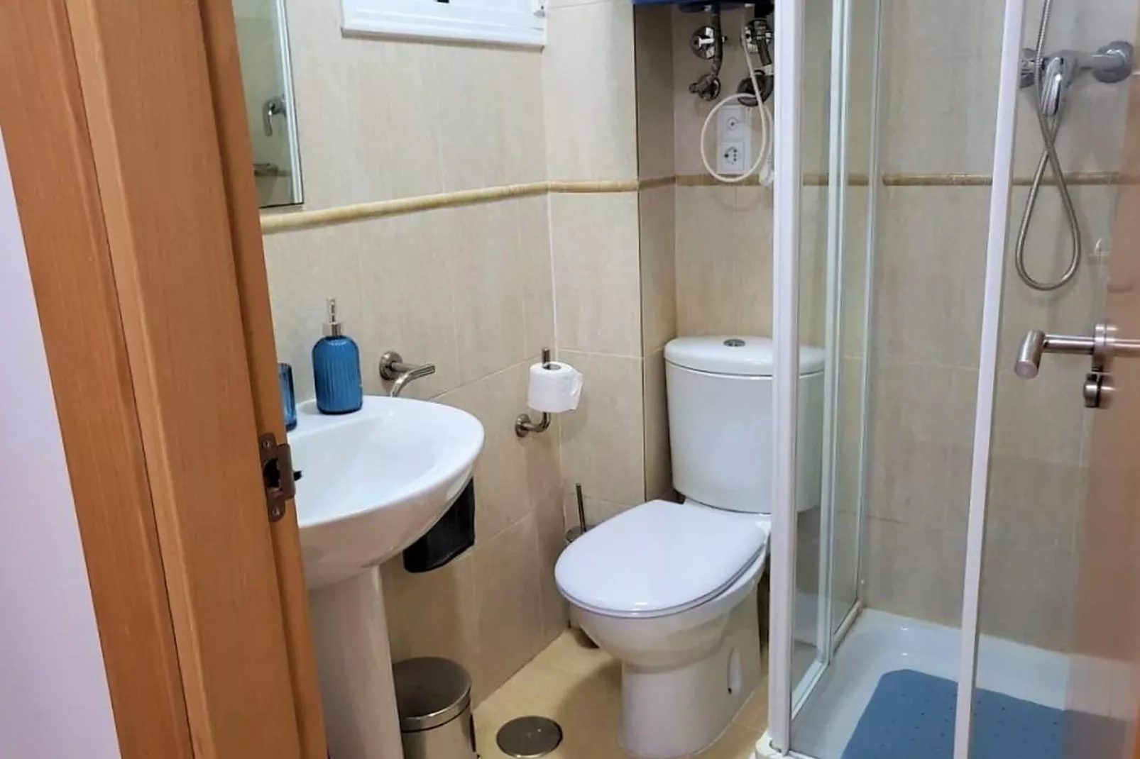 Bajo con terraza jardín y piscina privada-Bathroom