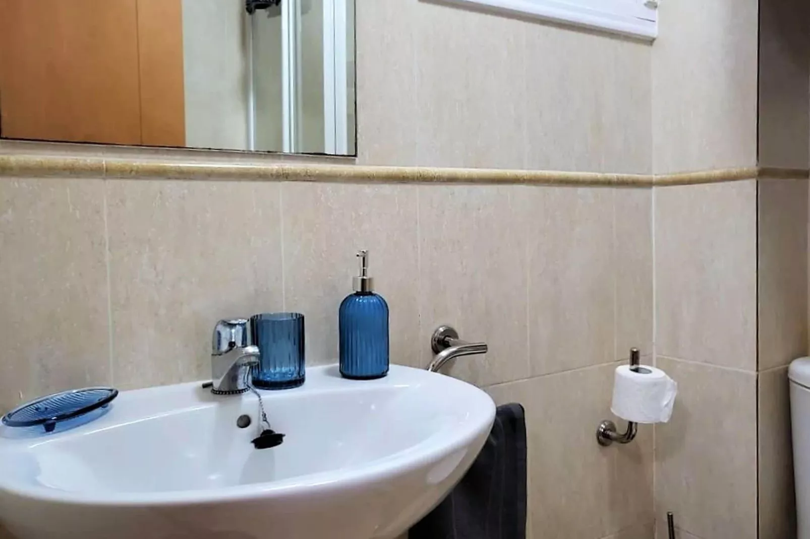 Bajo con terraza jardín y piscina privada-Bathroom