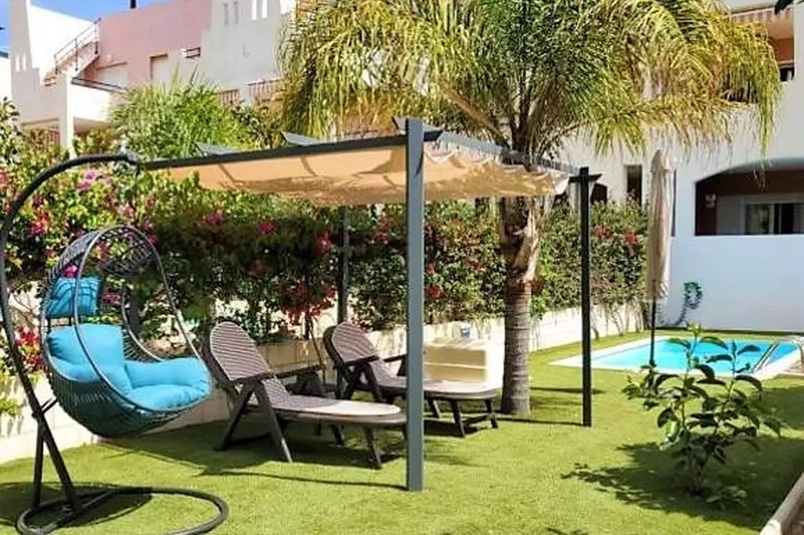 Bajo con terraza jardín y piscina privada-Gardens summer