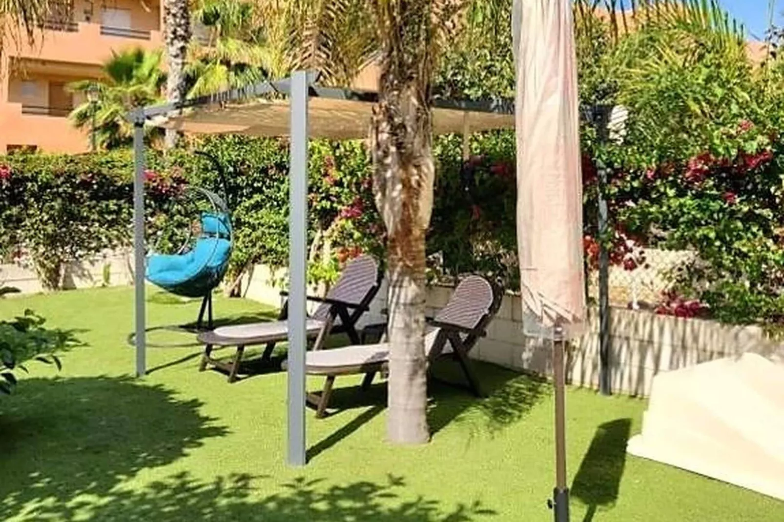 Bajo con terraza jardín y piscina privada-Garden winter