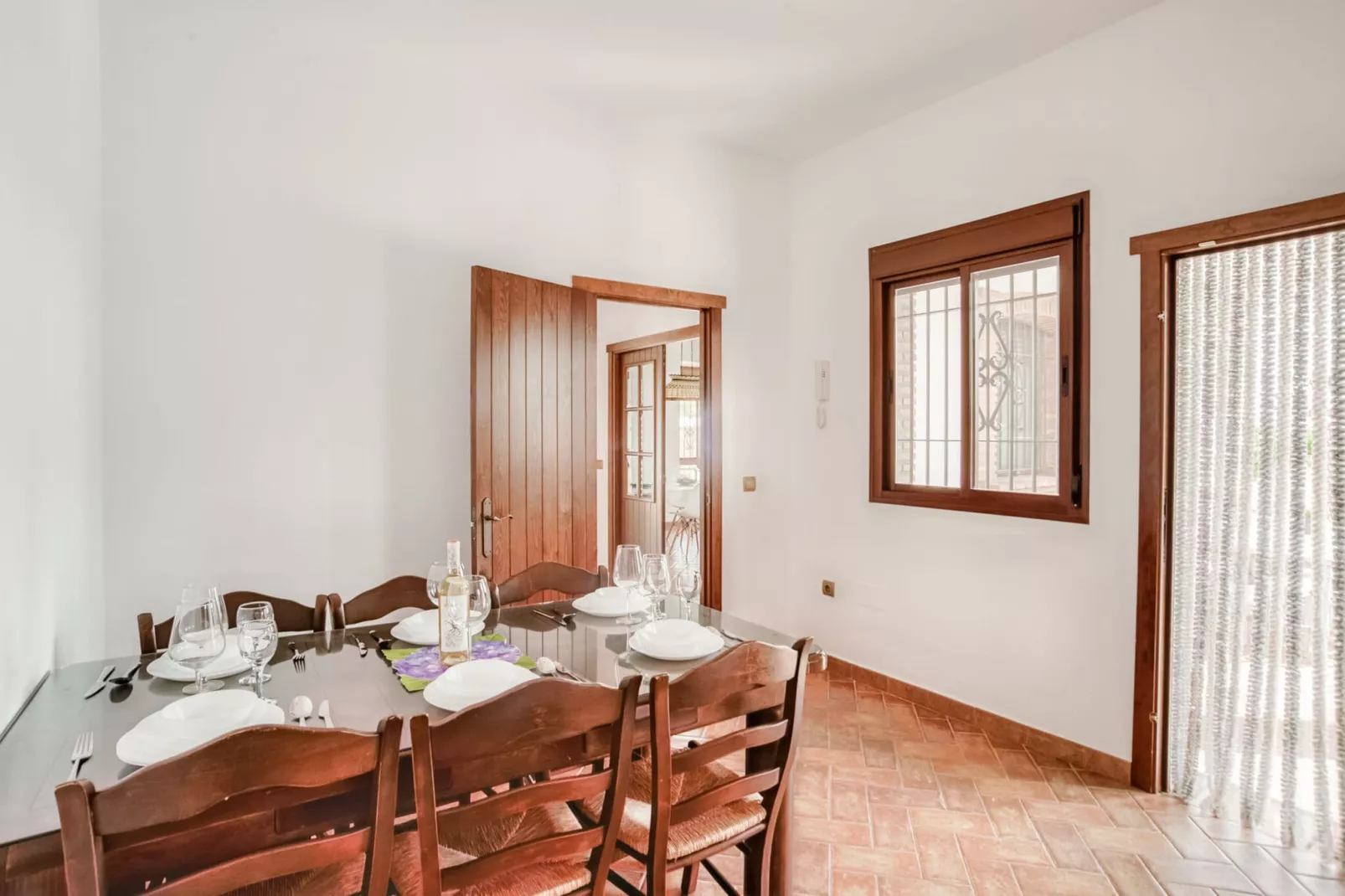 Casa Qlint & Enrique-Dining room