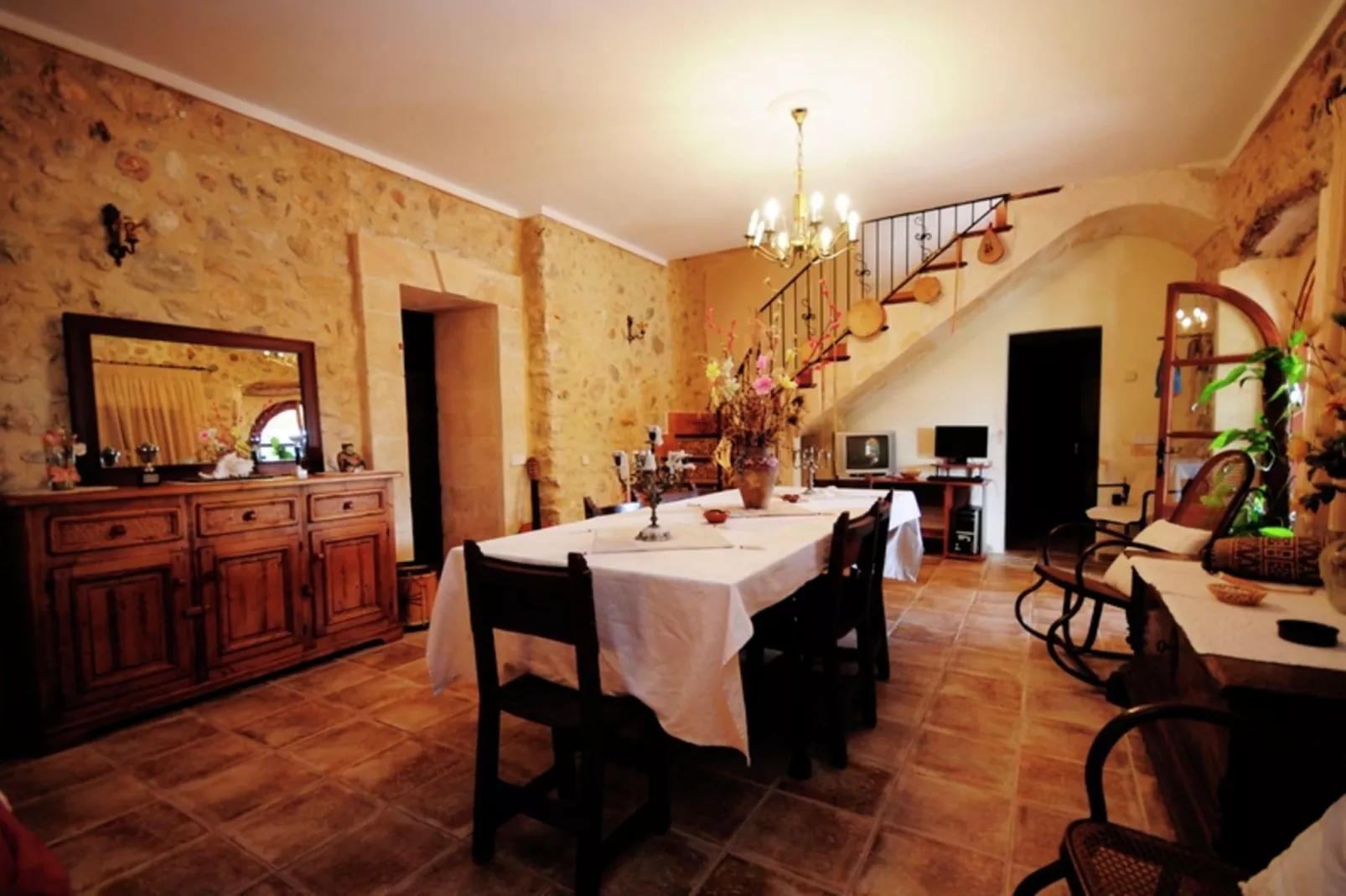 Nyany-Dining room