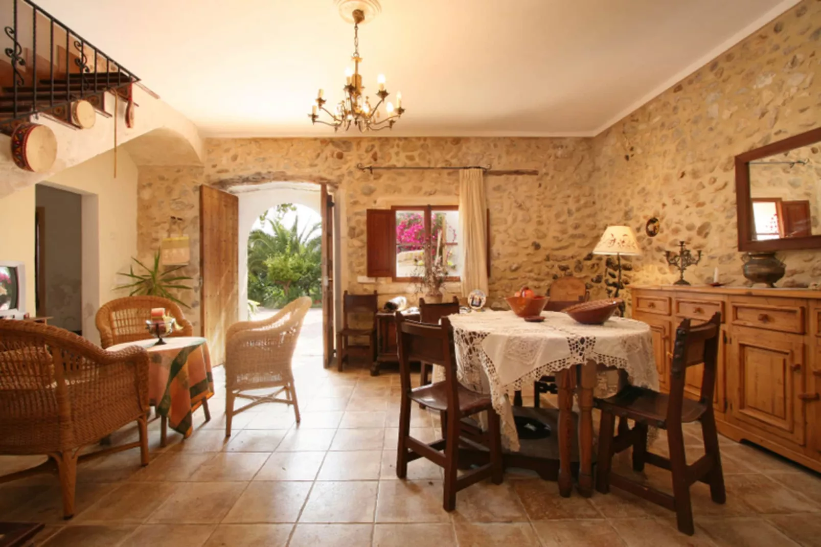 Nyany-Dining room