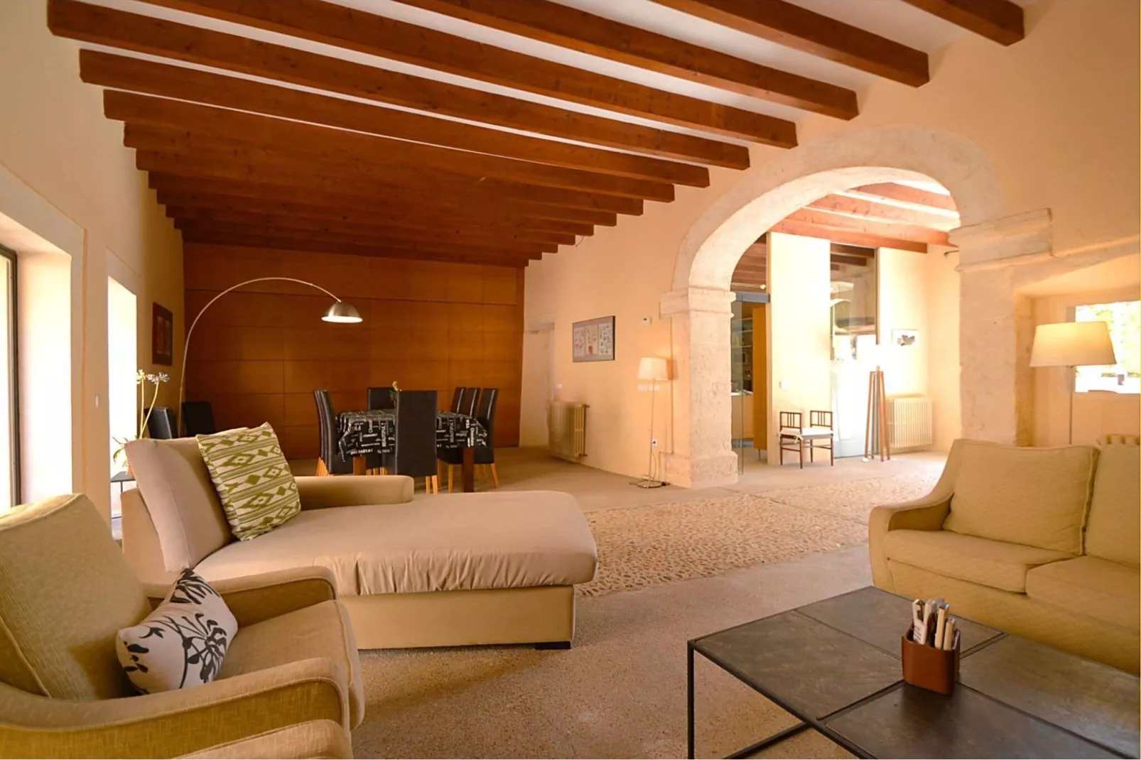 Mir-Living room