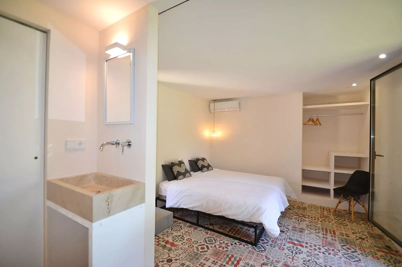 Mir-Bedroom