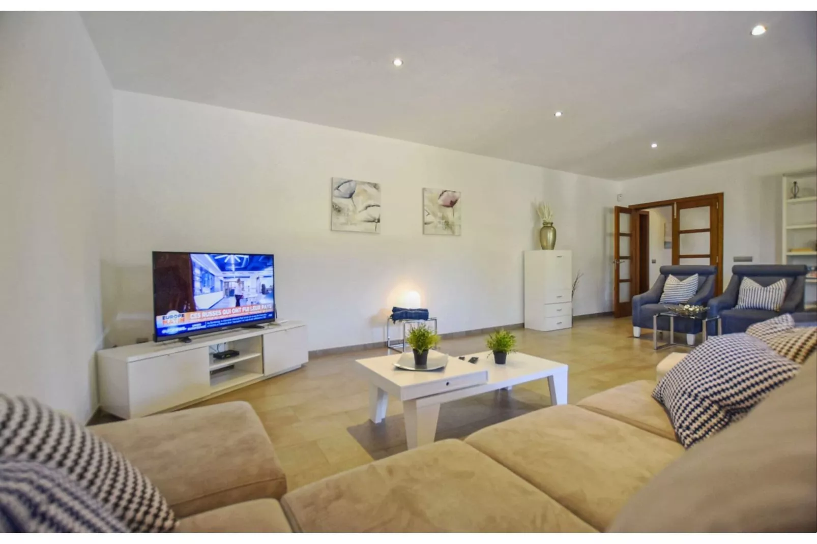 Santa Maria-Living room