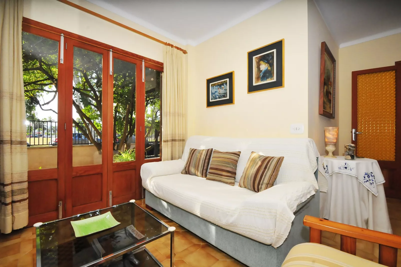 Cora-Living room