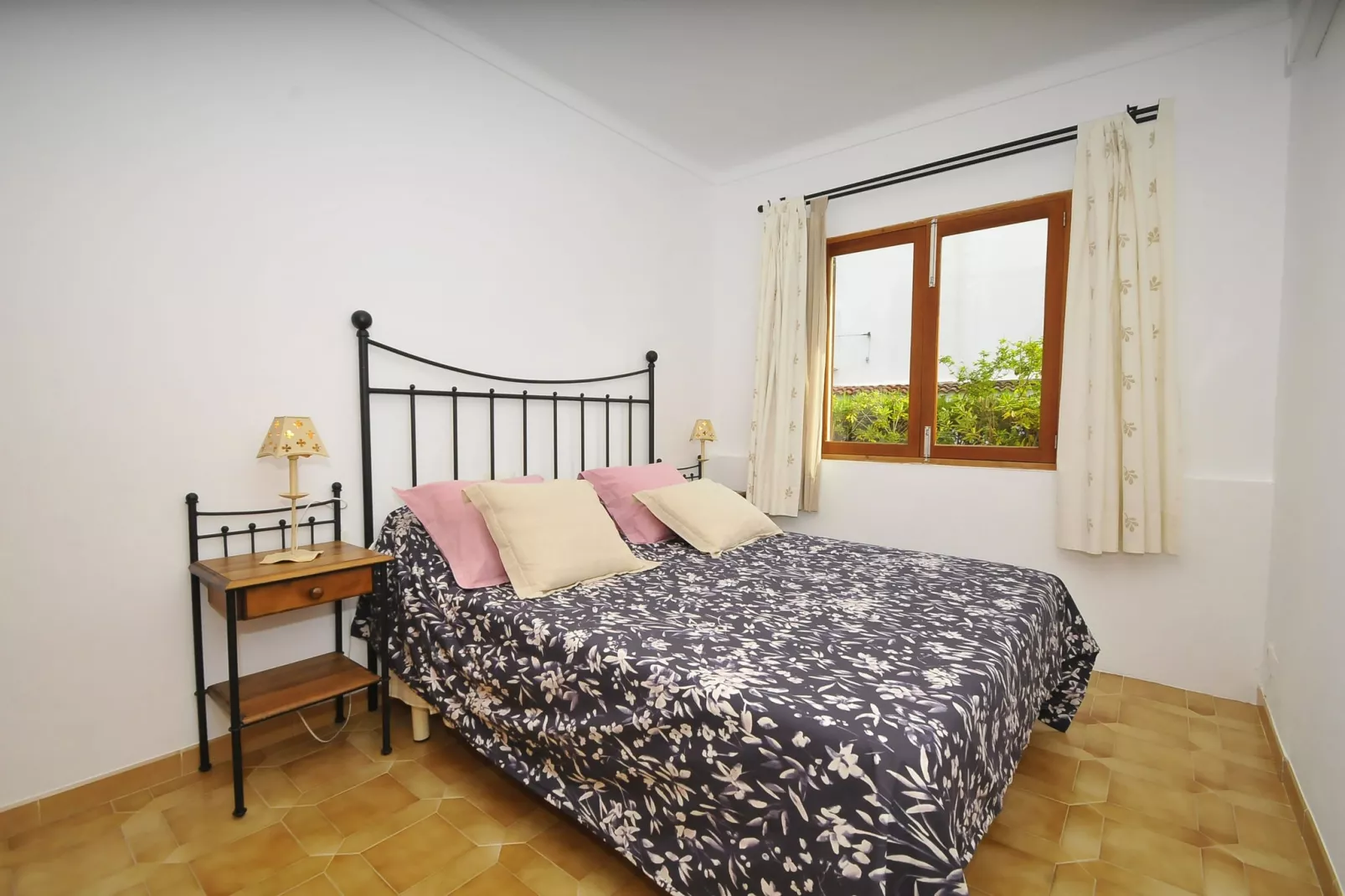 Cora-Bedroom