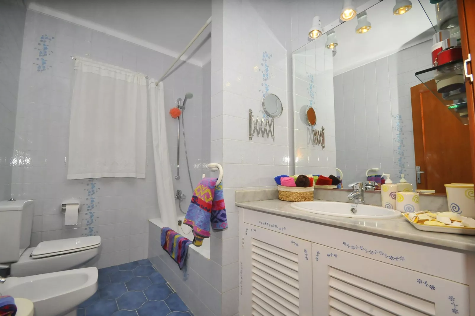 Cora-Bathroom