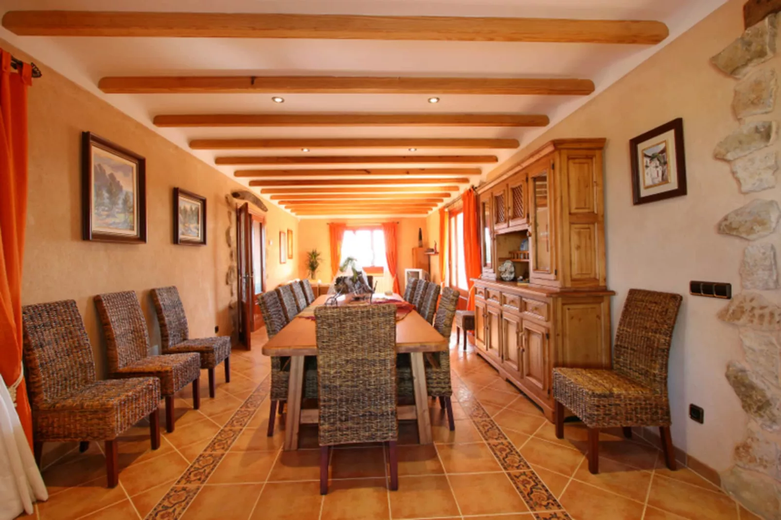 Gamundi-Dining room