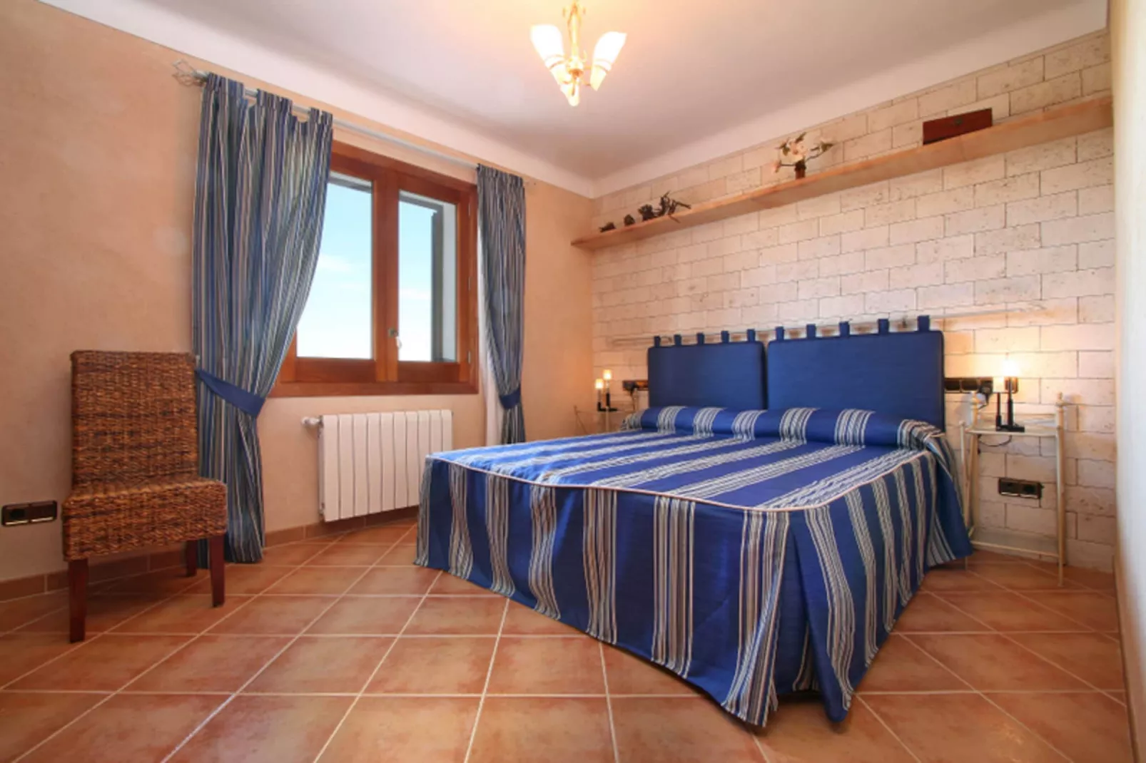 Gamundi-Bedroom