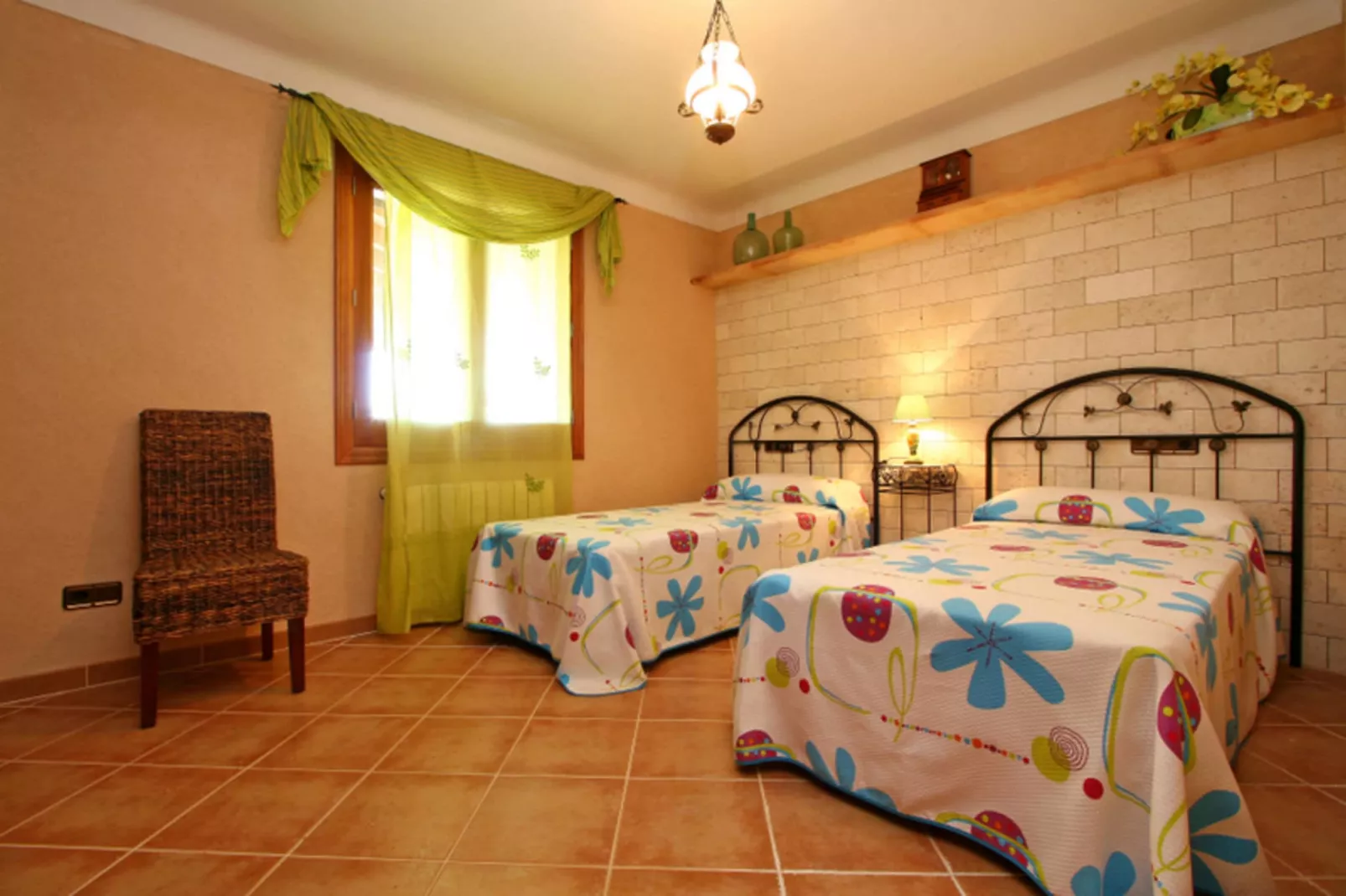 Gamundi-Bedroom