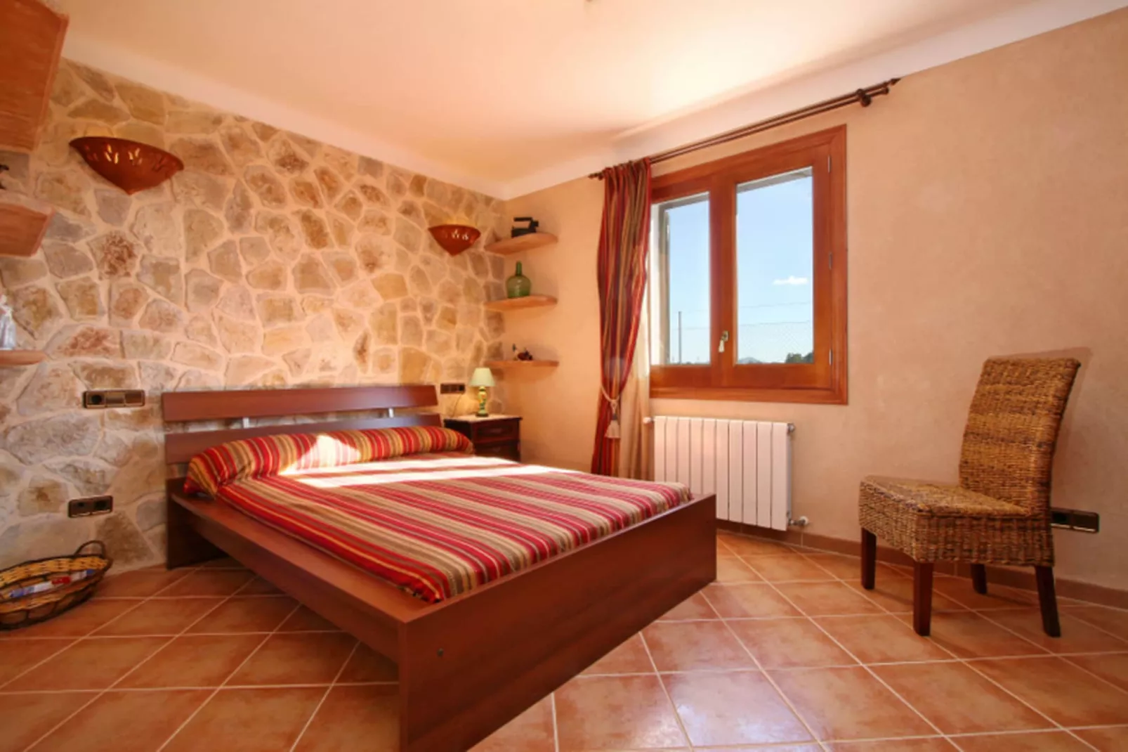 Gamundi-Bedroom