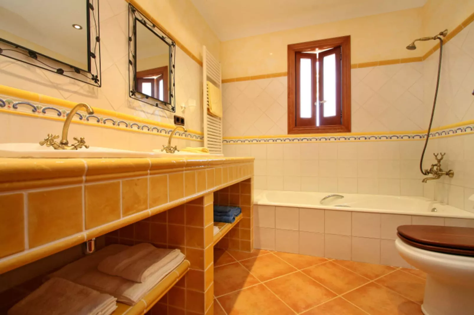 Gamundi-Bathroom