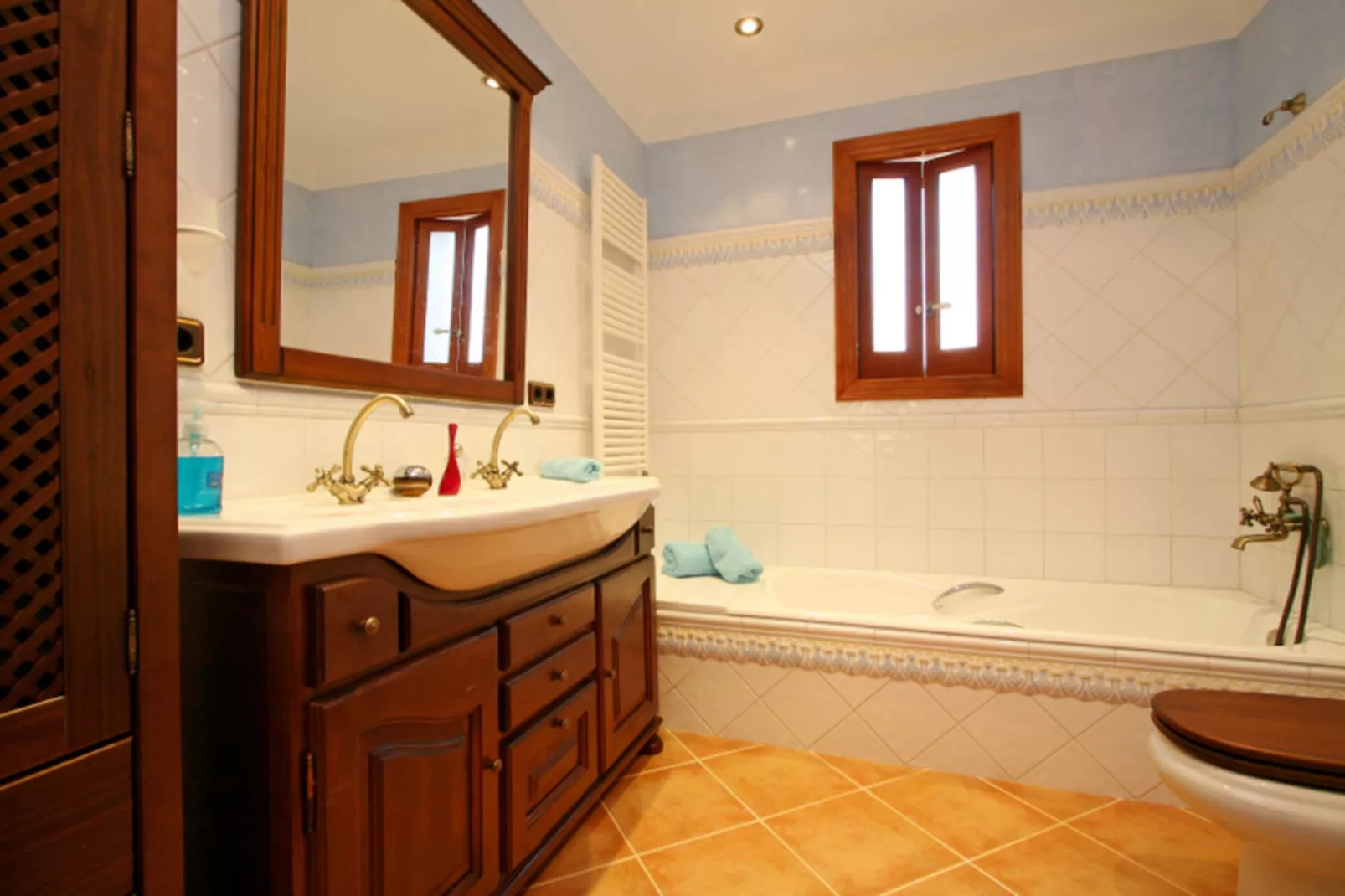 Gamundi-Bathroom
