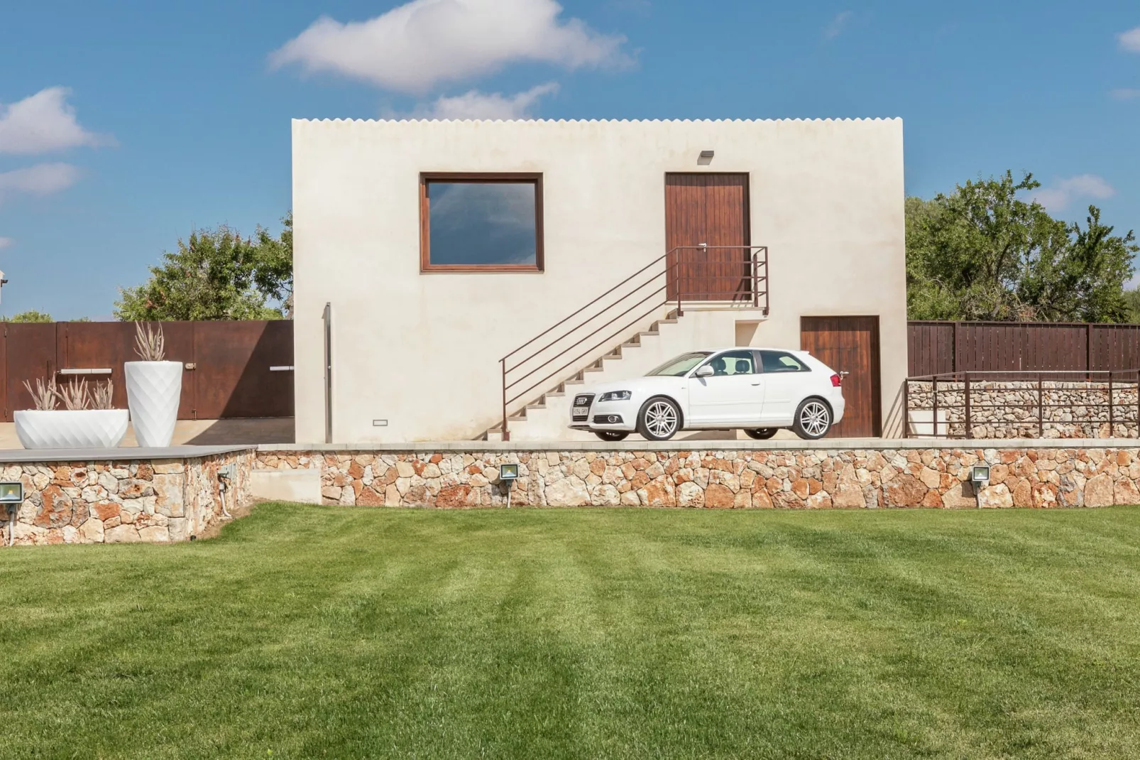 Calet-Exterior summer