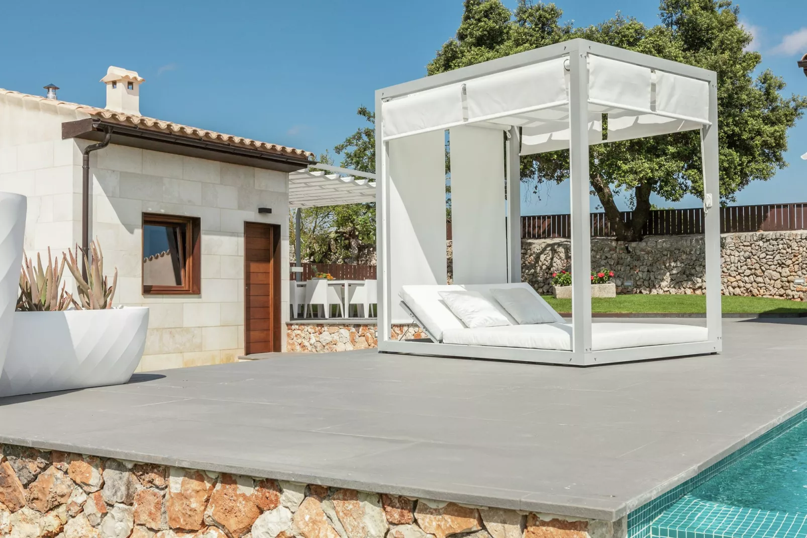 Calet-Terrace balcony