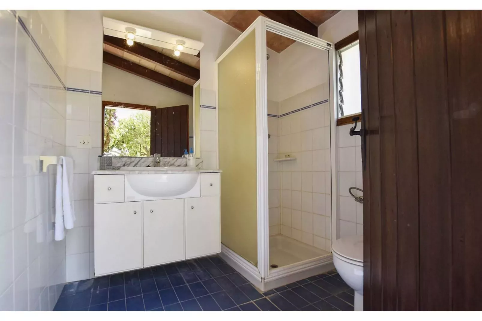 Tonina-Bathroom