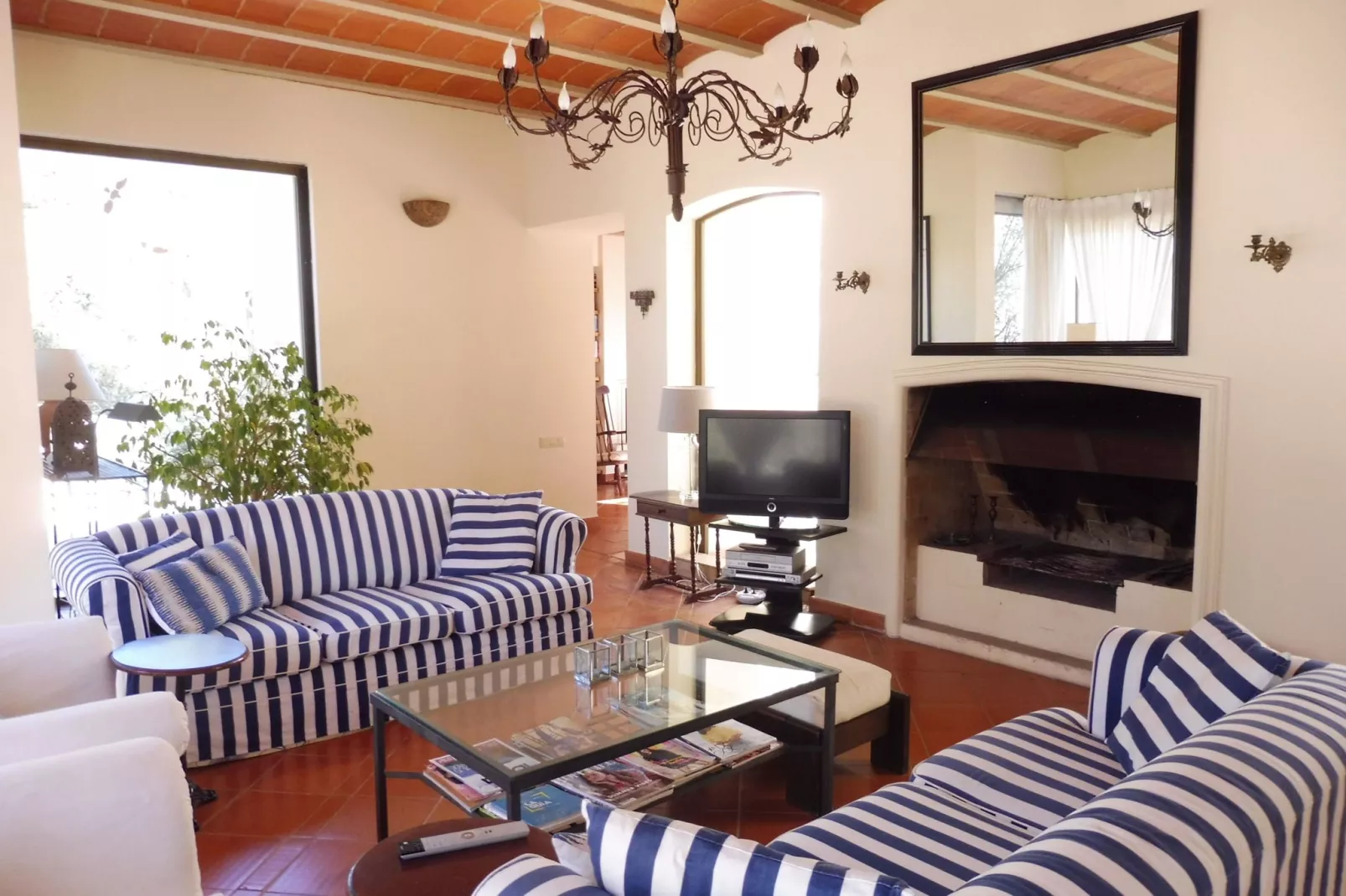 Casa Lourdes-Living room