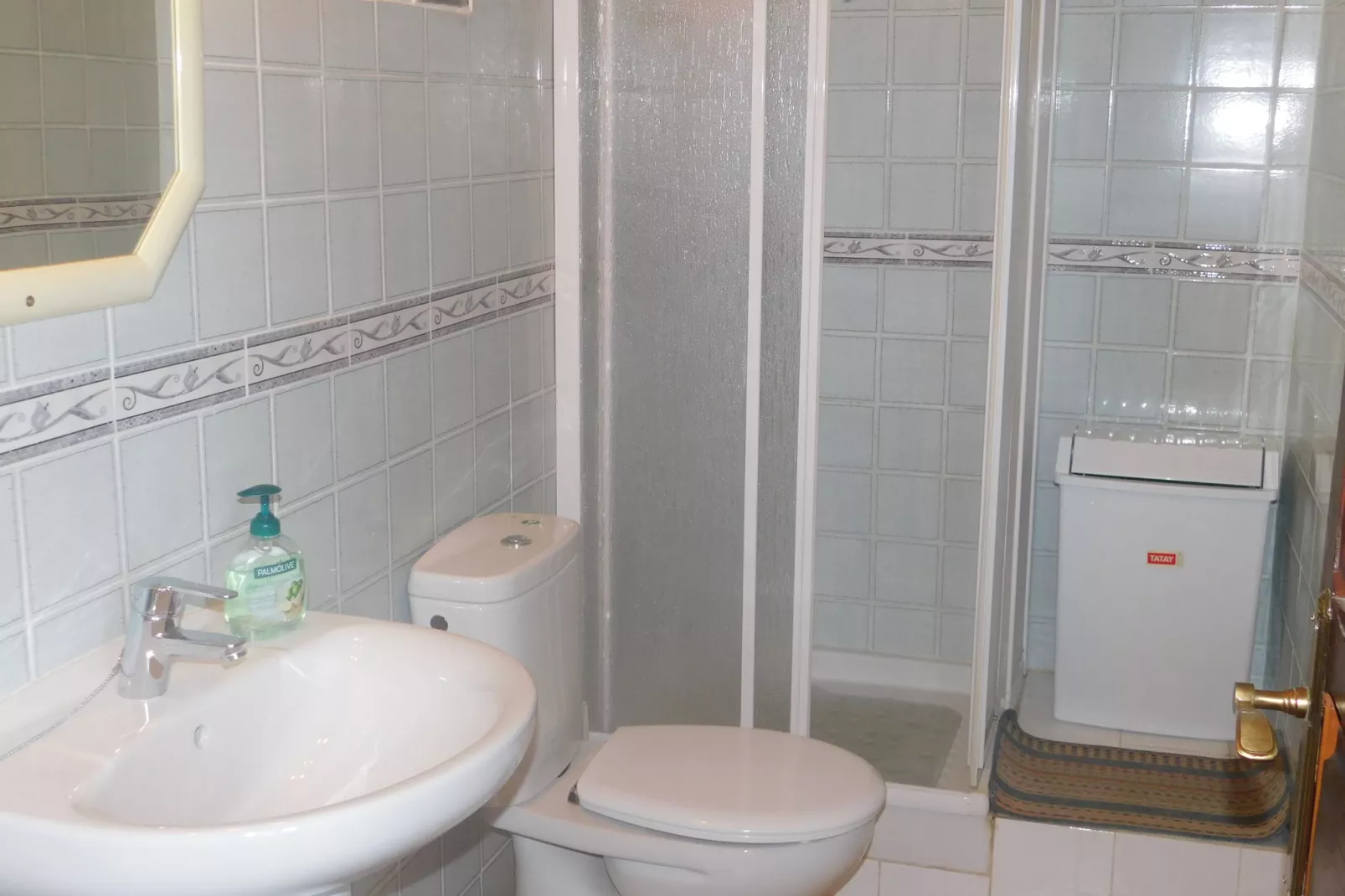 Aubergine-Bathroom