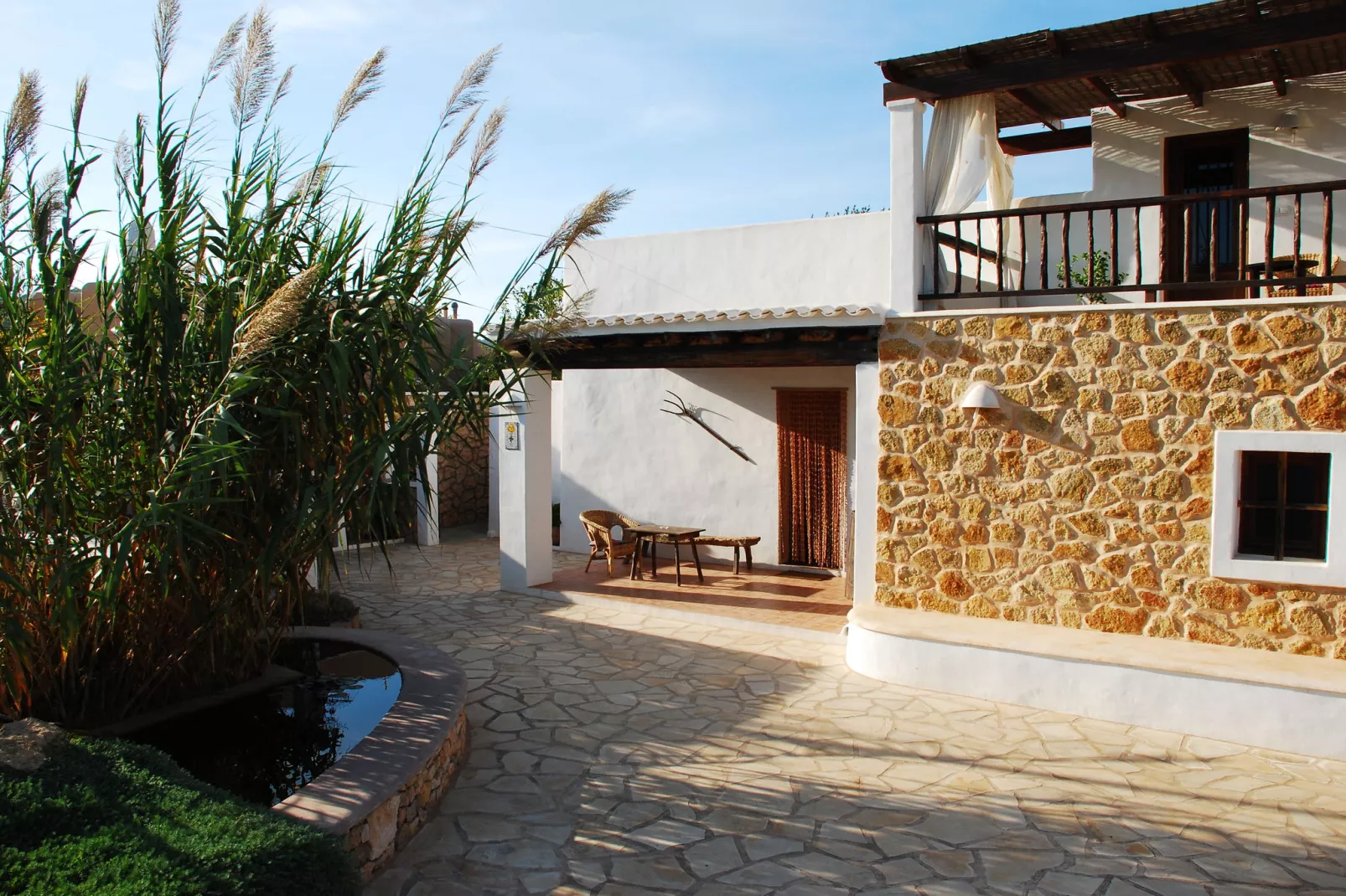 El Palau-Exterior summer