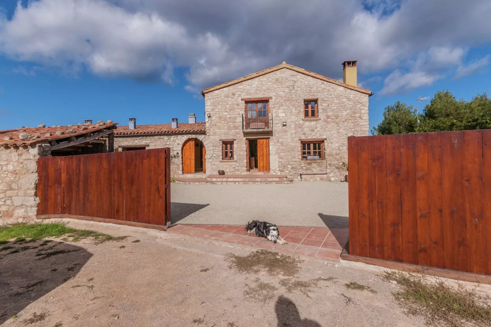 Cal Sant Miquel-Exterior summer