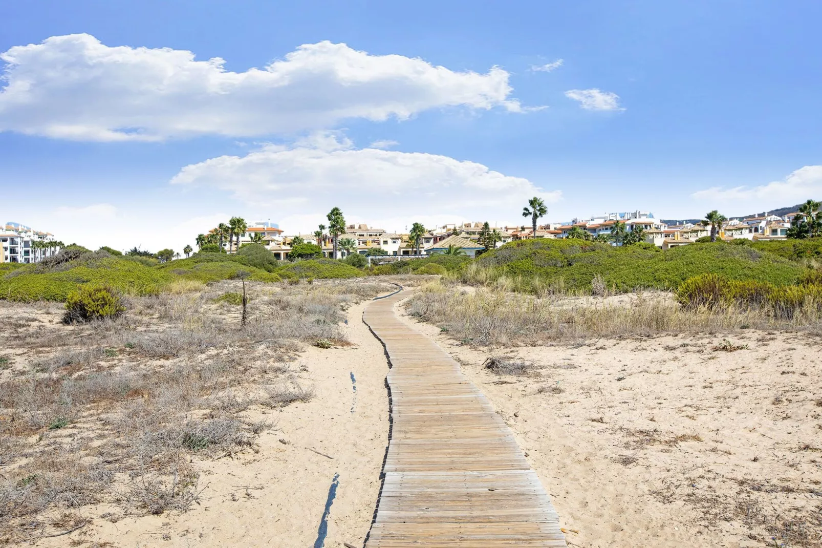 Beachfront Zahara-Areas summer 5km
