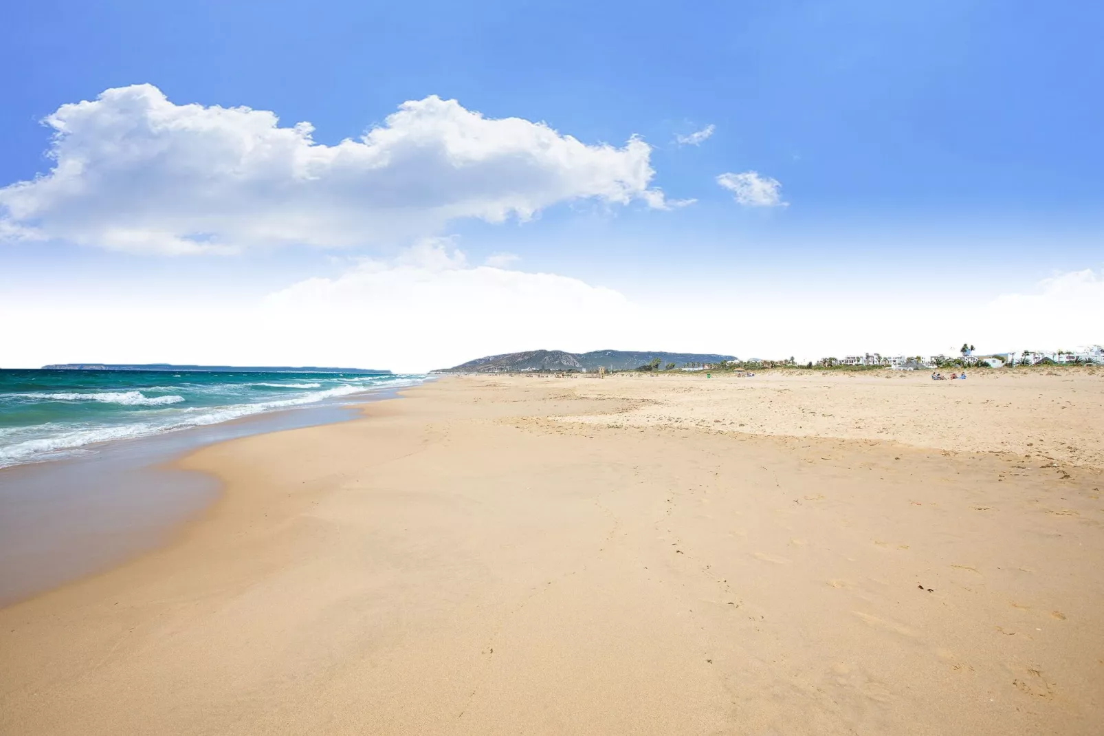 Beachfront Zahara-Areas summer 5km