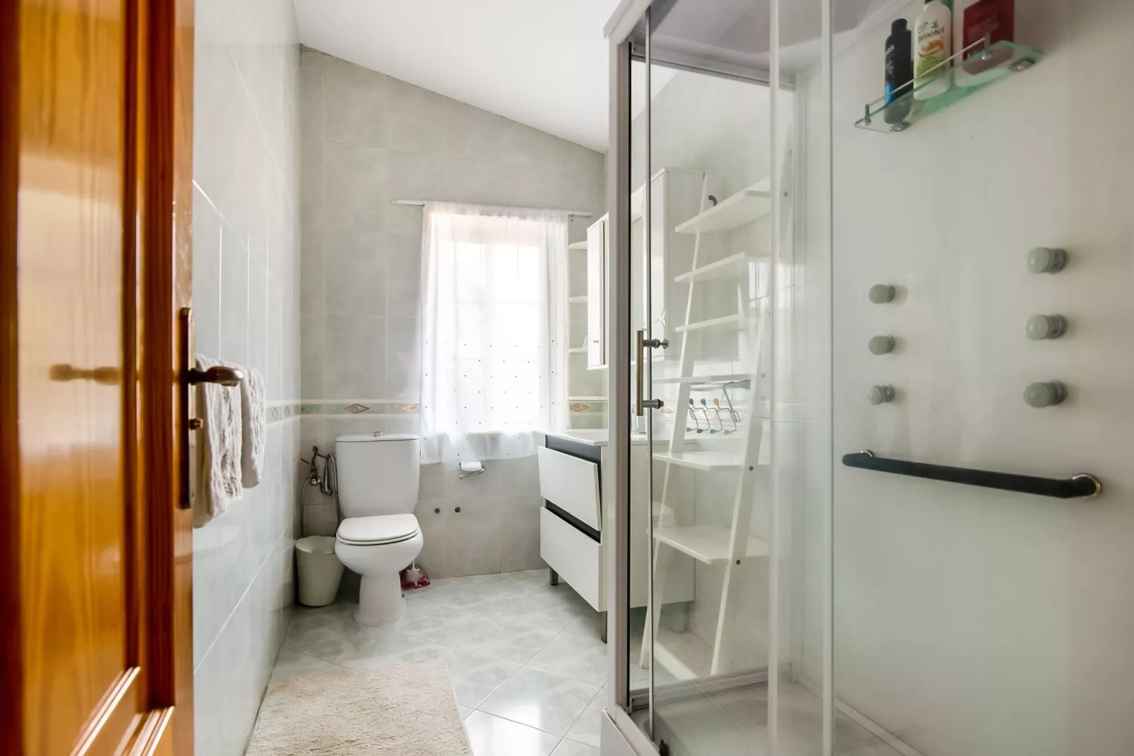 Villa Paola-Bathroom