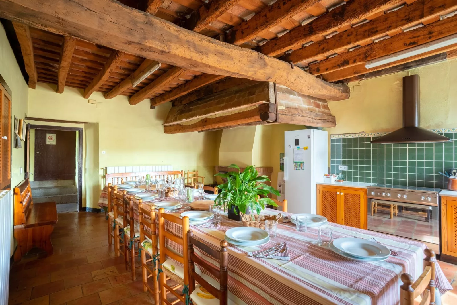 Can Guinau-Dining room