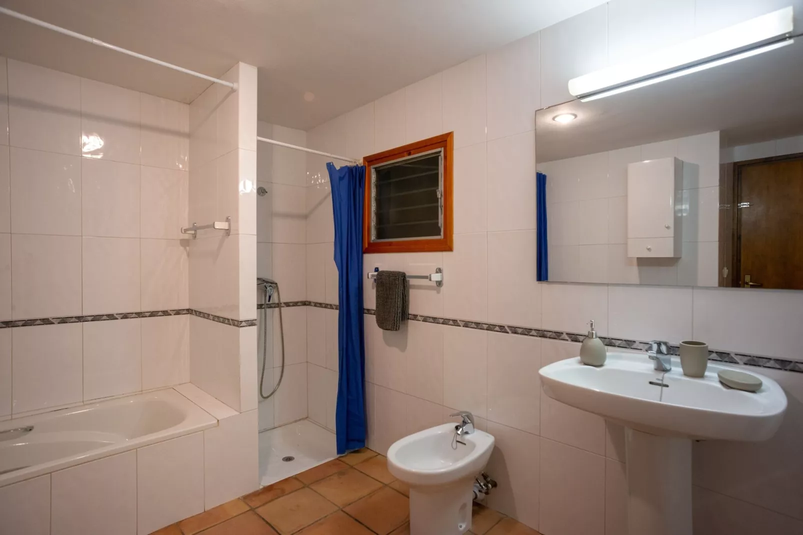 Can Guinau-Bathroom