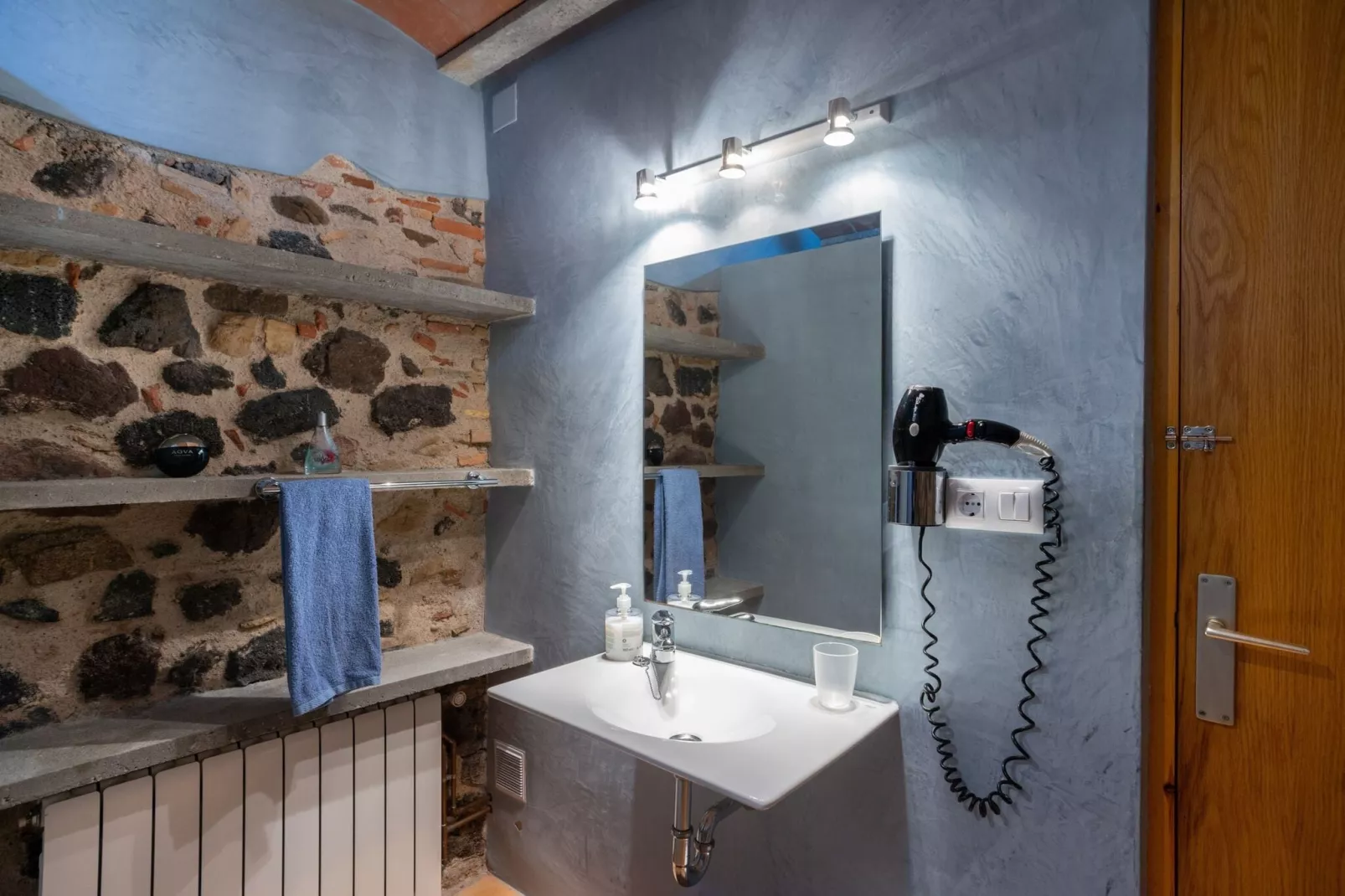 Can Guinau-Bathroom