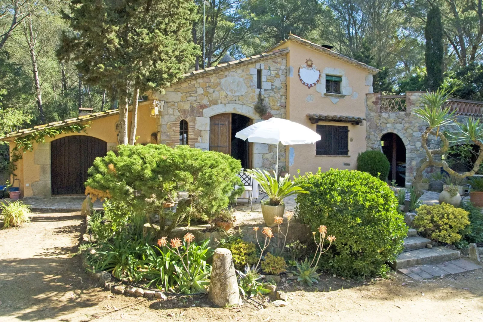 Can Vives-Exterior summer
