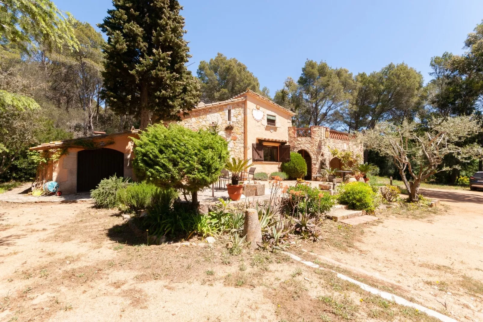 Can Vives-Exterior summer