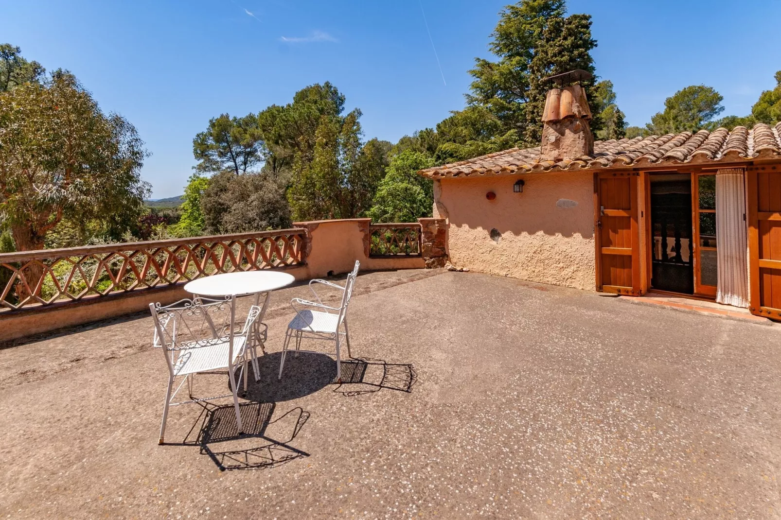 Can Vives-Terrace balcony