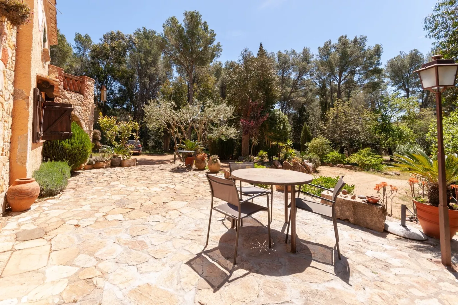 Can Vives-Gardens summer