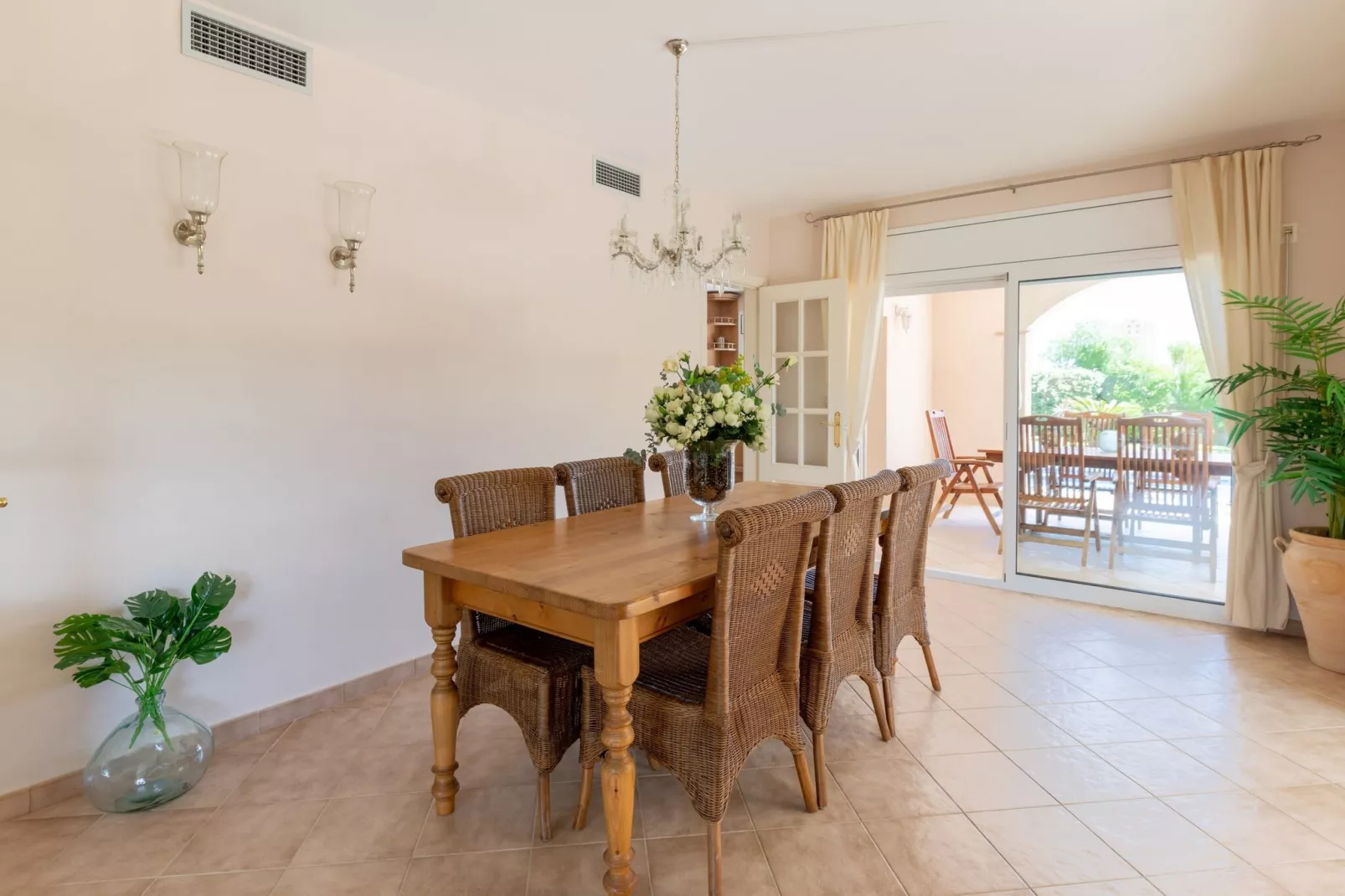 Nautic Palmera-Dining room