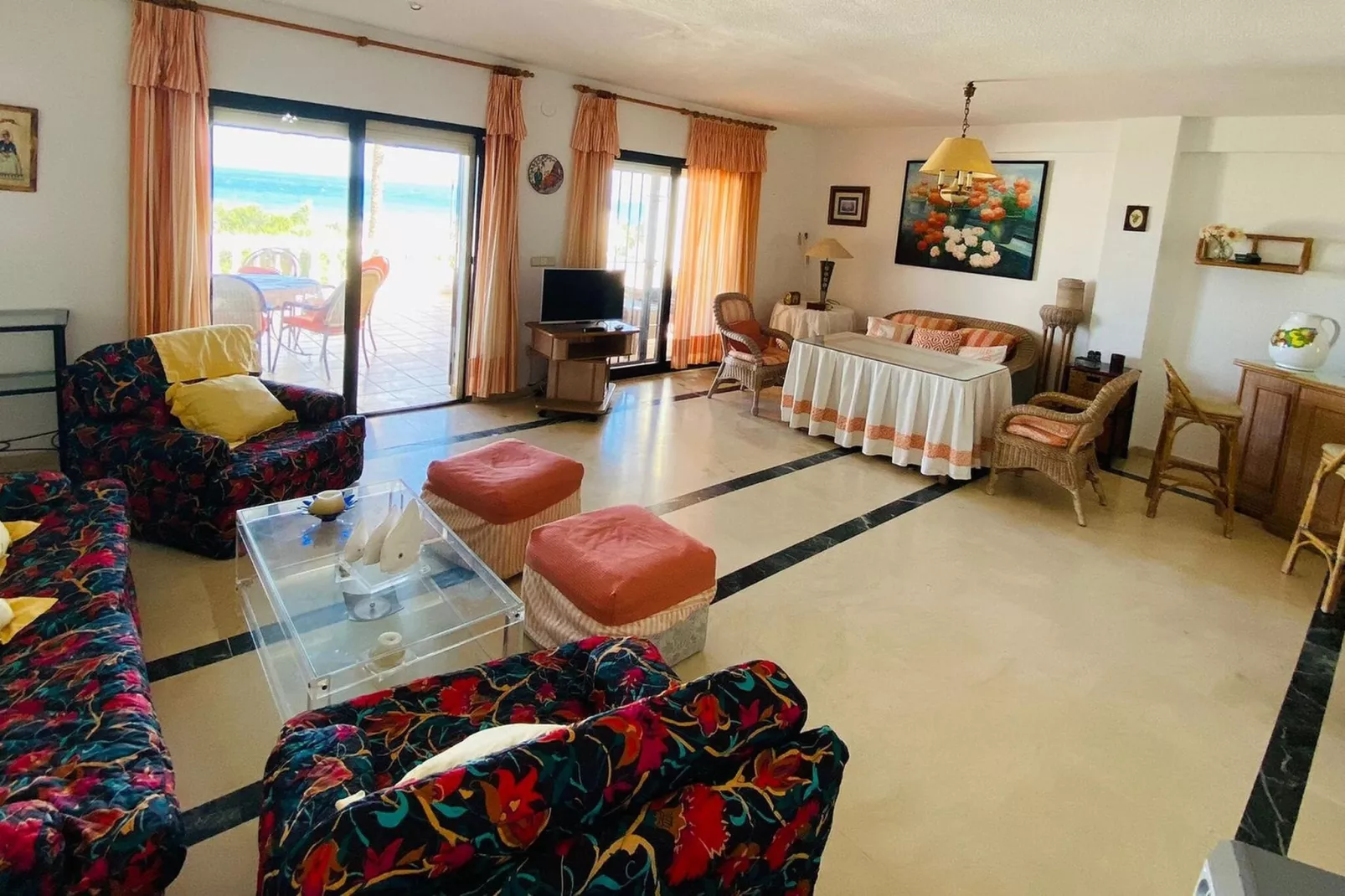 CASA HIERBABUENA-Living room