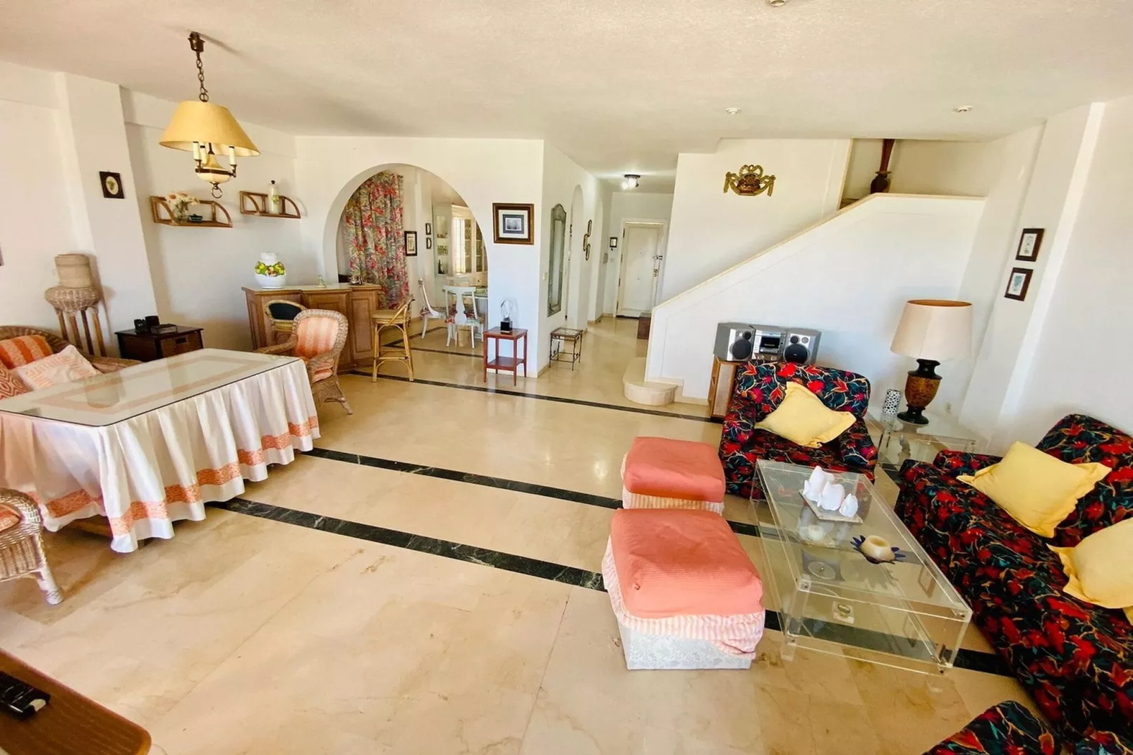 CASA HIERBABUENA-Living room